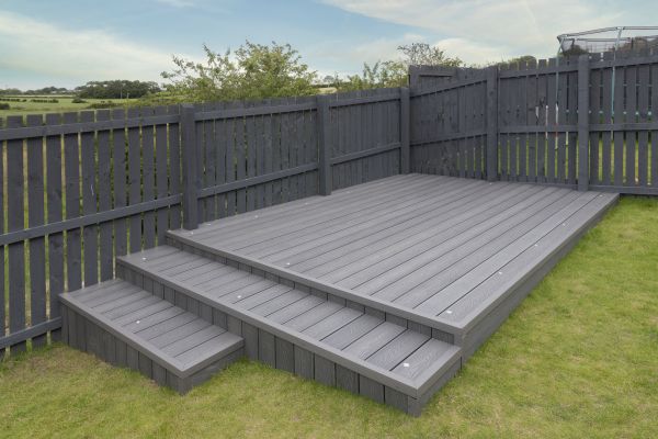 Vinyl Deck Construction in Waterford
